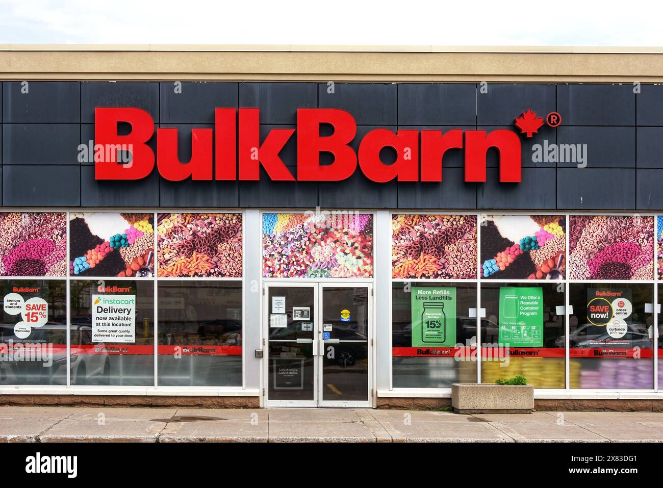 Ottawa, Kanada – 21. Mai 2024: Bulk Barn ist der größte Großmarkt Kanadas, der 1982 gegründet wurde. Der Store ermutigt die Kunden, die wiederverwendbaren Produkte zu verwenden Stockfoto