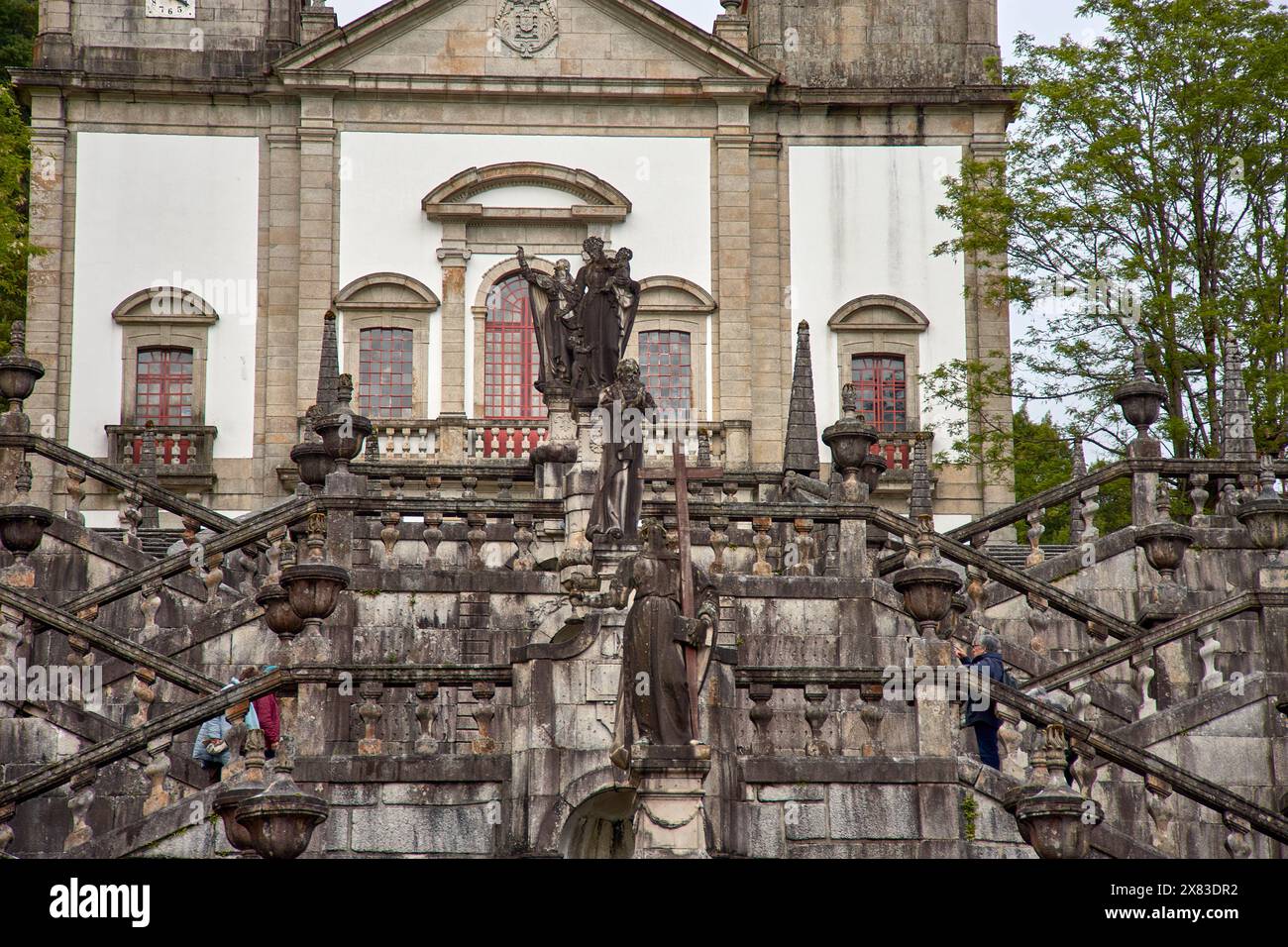Heiligtum von Nossa Senhora da Peneda im Norden Portugals. Das Senhora da Peneda-Schutzgebiet im Peneda-Geres-Nationalpark erstreckt sich vom Castro L aus Stockfoto