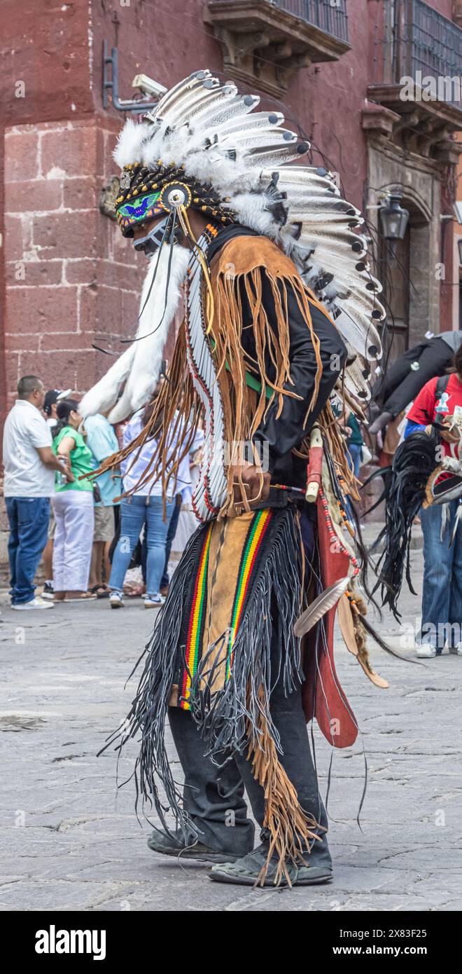 Kostüme für die Feier von San Pascual Baylon in San Miguel de Allende im Bundesstaat Guanajuato, Mexiko. Stockfoto