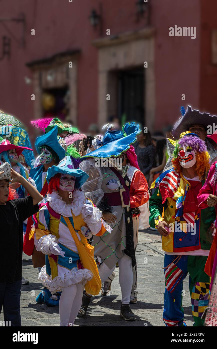 Kostüme für die Feier von San Pascual Baylon in San Miguel de Allende im Bundesstaat Guanajuato, Mexiko. Stockfoto