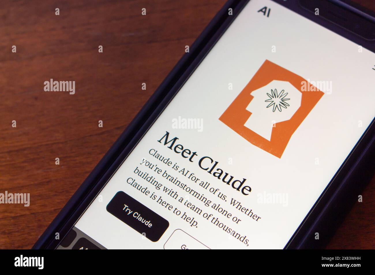 Claude-Website auf einem iPhone-Bildschirm. Claude AI ist ein Chatbot von Anthropic, der natürliche Gespräche führt und bei Aufgaben hilft. Stockfoto