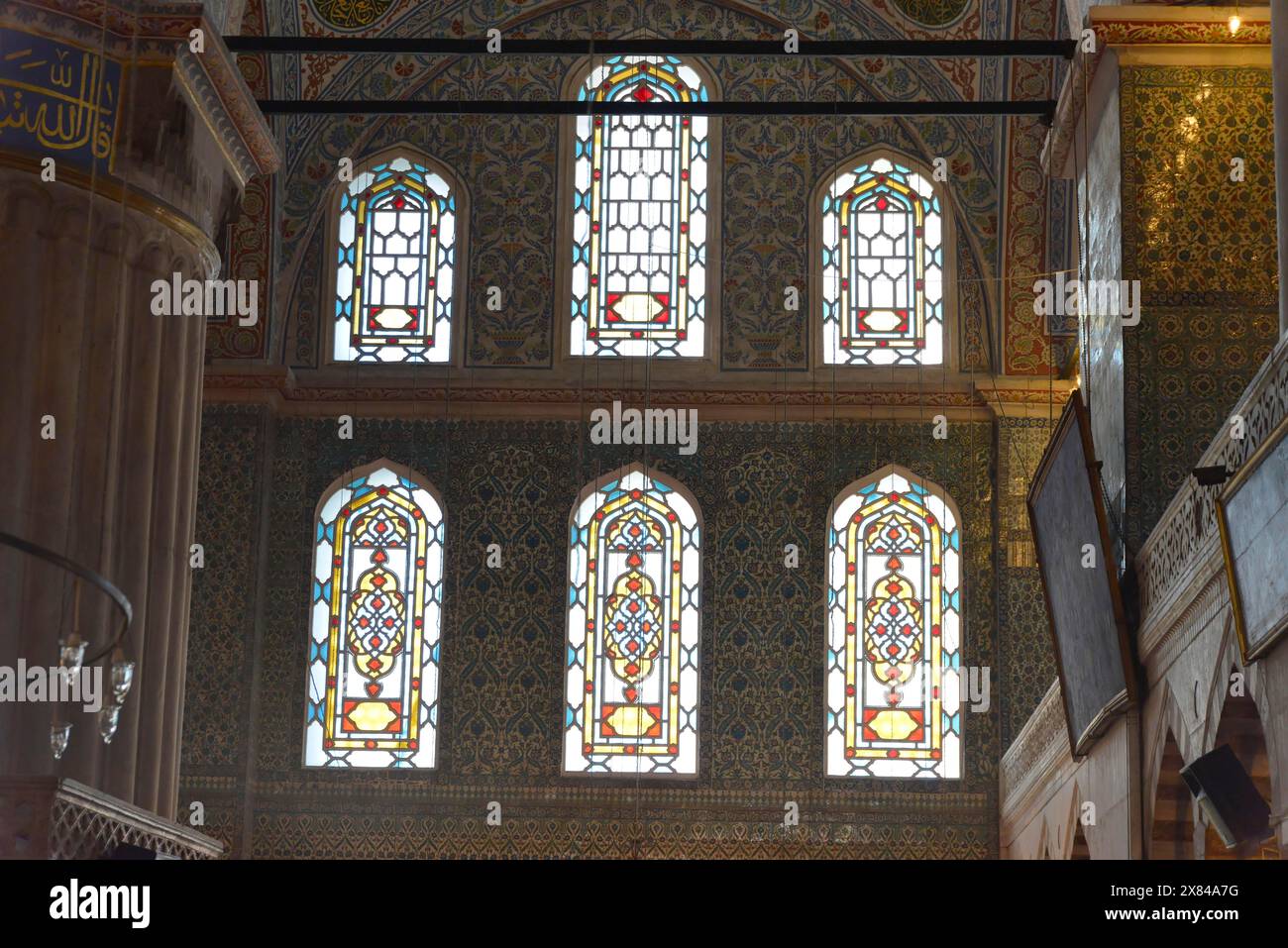 Fatih-Moschee, Fatih Camii, Eroberungsmoschee, Fatih-Viertel, Istanbul, europäischer Teil, Türkei, Asien, Innenraum einer Kirche mit dekorativen Flecken Stockfoto