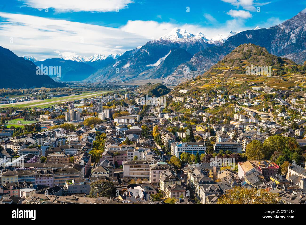 Sion Schweiz. Sonniger Sommertag in der Altstadt von Sion Schweiz Stockfoto