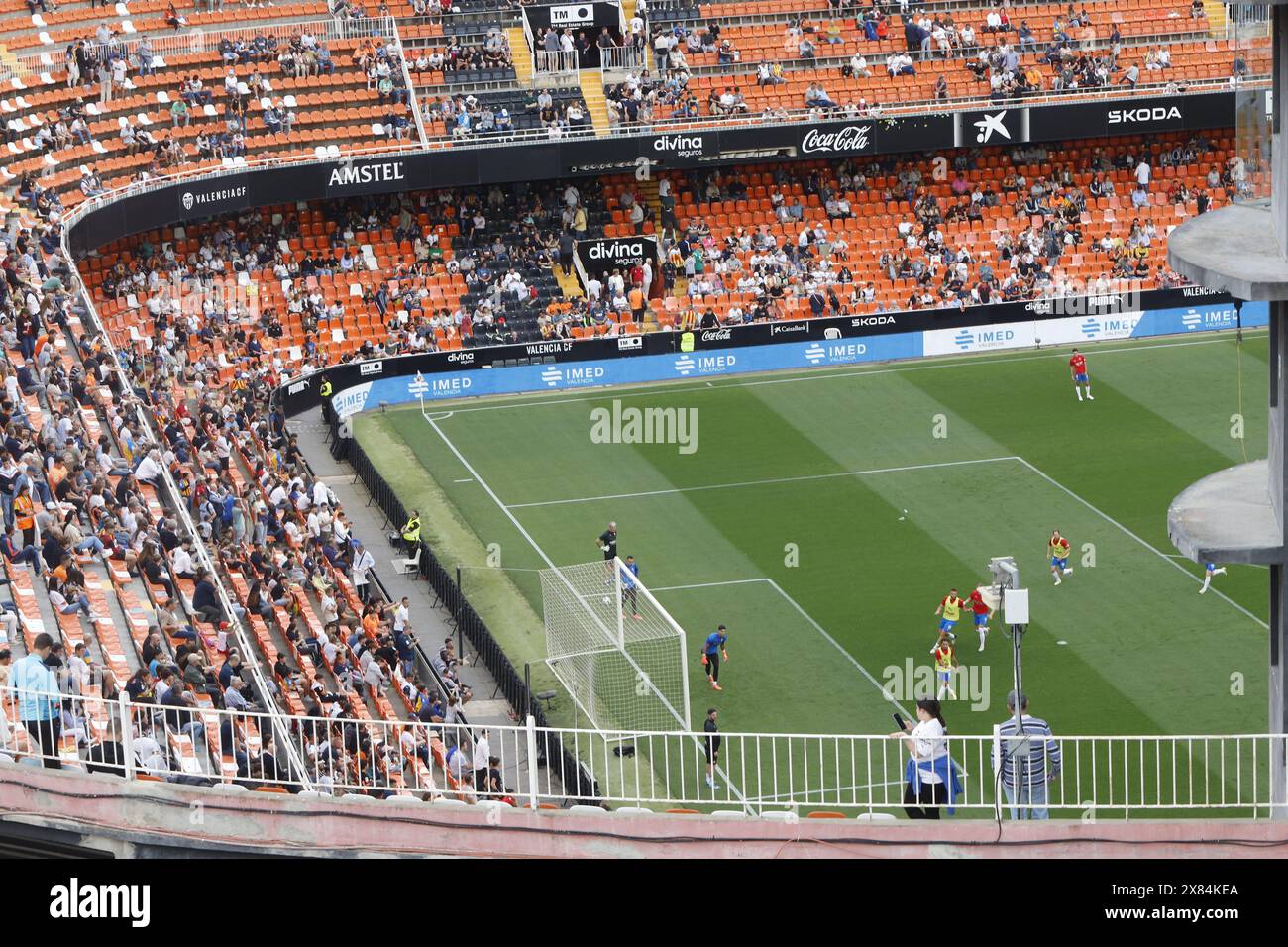 Demonstranten demonstrieren gegen den Besitzer des VCF Peter Lim vor dem Mestalla-Stadion Stockfoto