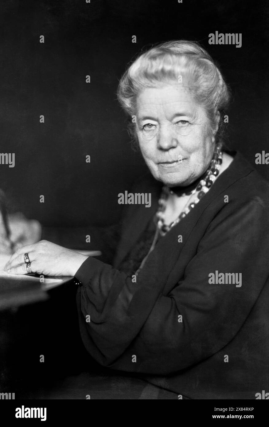 Porträt der Schriftstellerin Selma Lagerlöf. Jahr: 1925-1940 (persönlich glaube ich, dass dies Mitte der 1930er Jahre ist, nach ihrem Aussehen zu urteilen). Fotograf: Jan de Meyere. Stockfoto