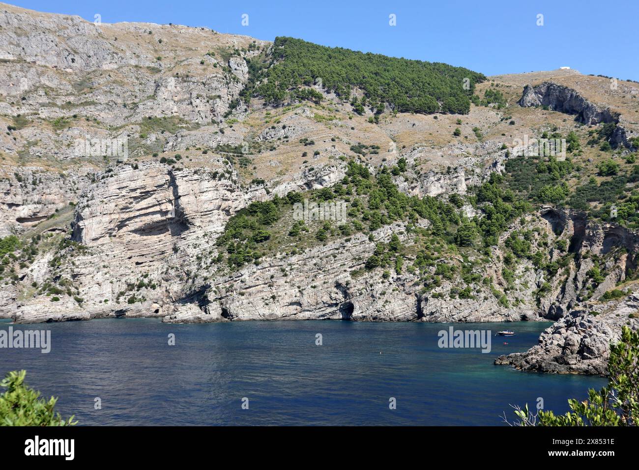 Nerano - Monte Costanzo dall'ex cava Italsider di Ieranto Stockfoto