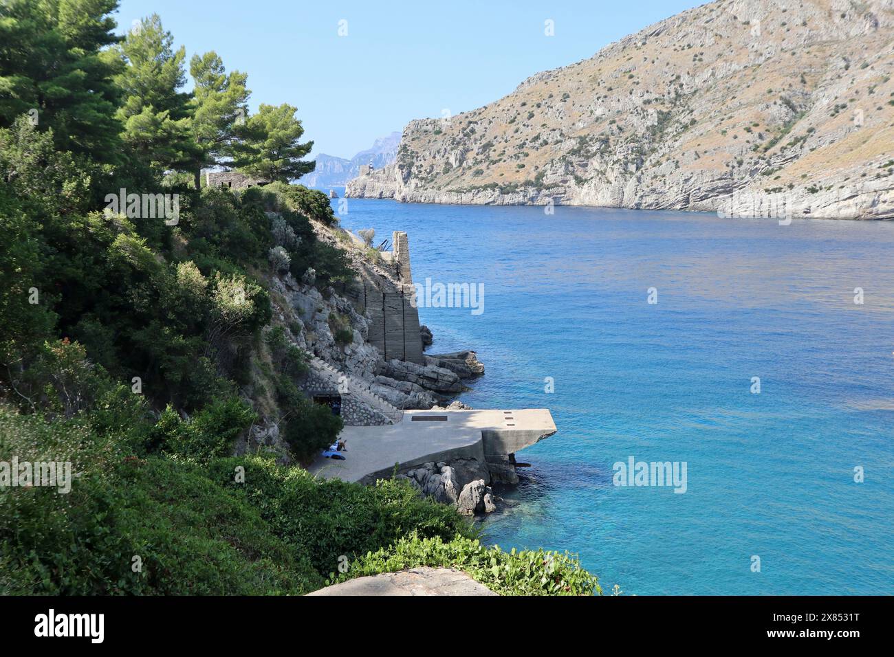 Nerano - Piattaforma della ex cava Italsider alla Baia di Ieranto Stockfoto