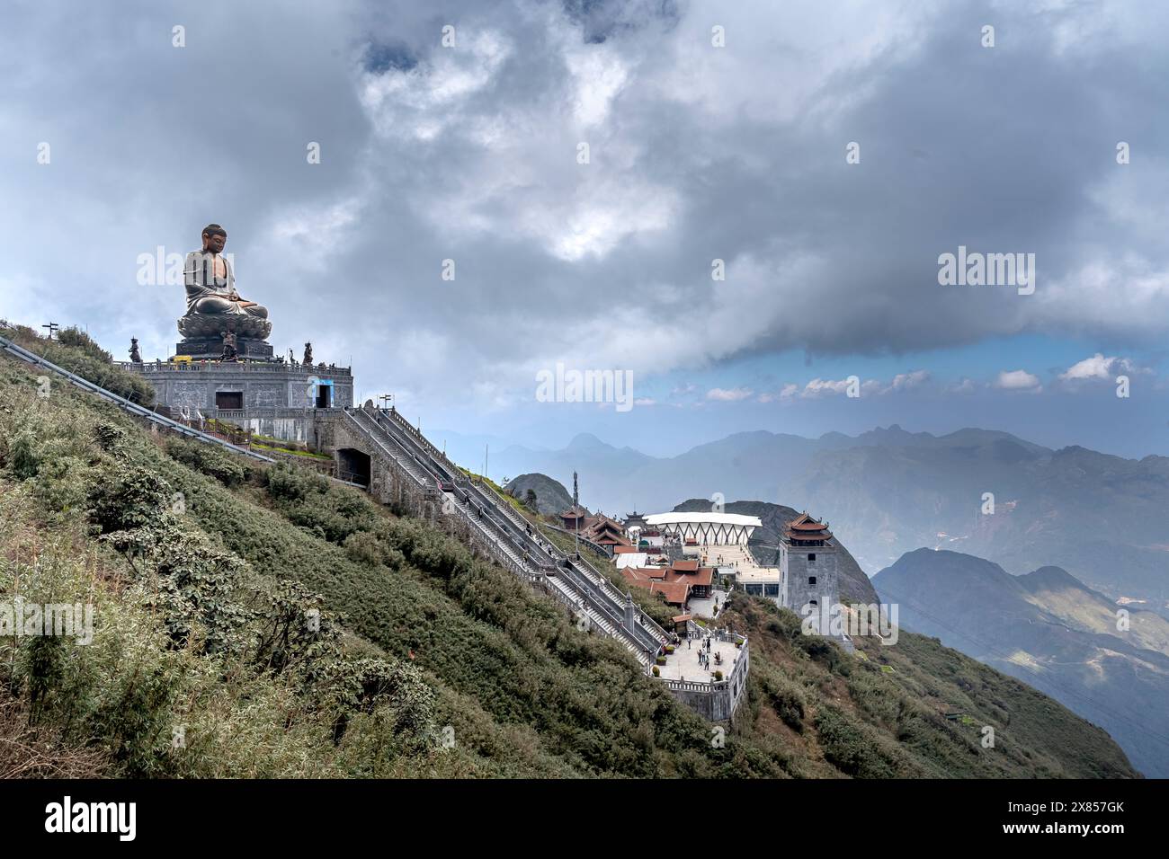 Blick auf den Gipfel des Fansipan auf einer Höhe von 3143 m in Sa Pa Stadt, Lao Cai Provinz, Vietnam Stockfoto