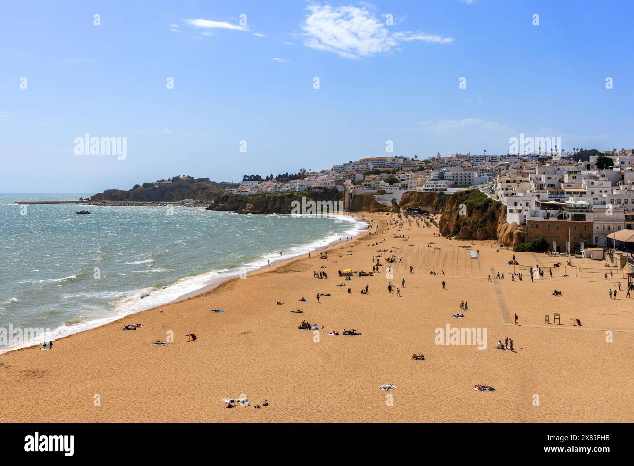 Der Sandstrand von Albufeira, Algarve, Portugal Stockfoto