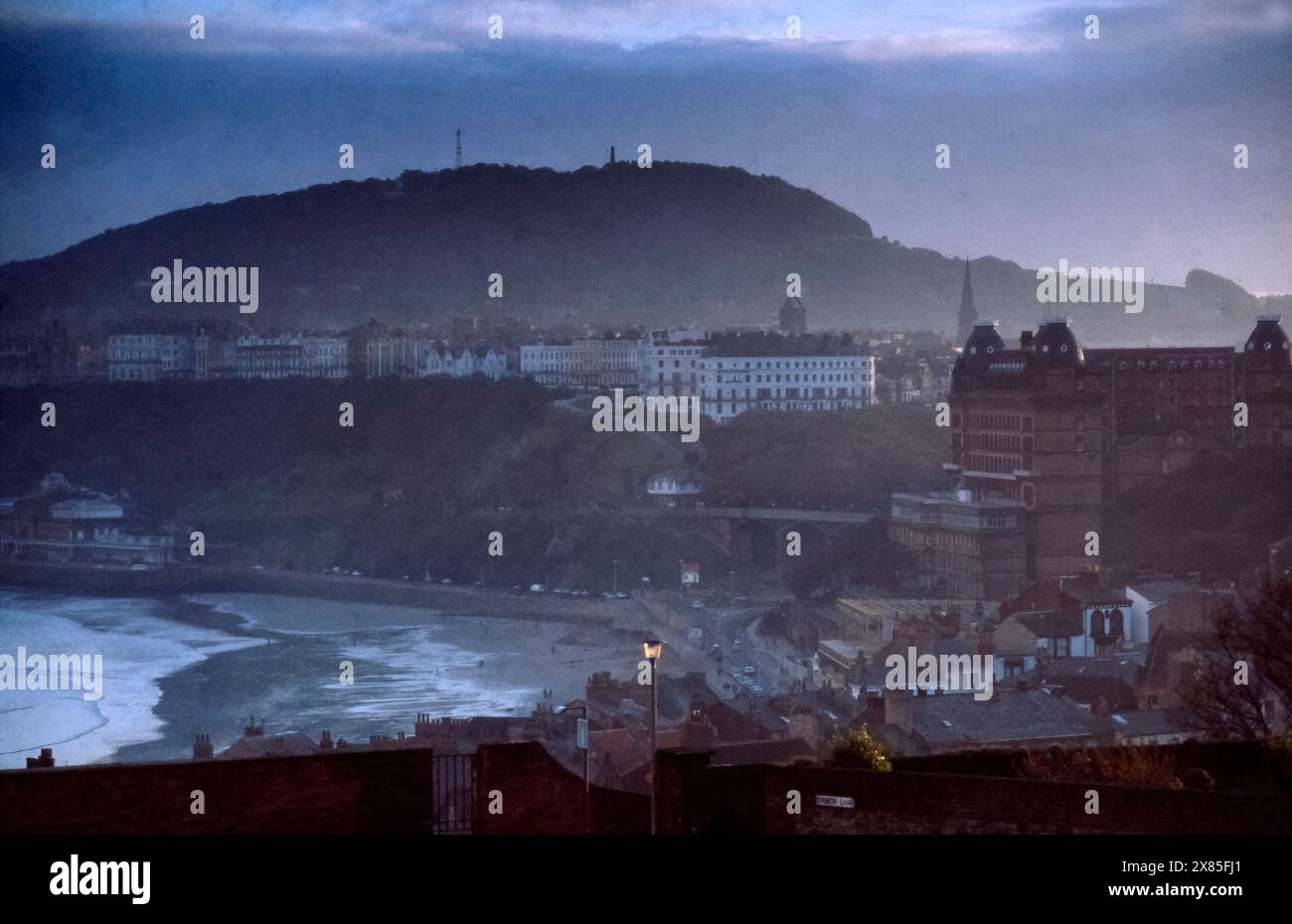 Ein Blick über die Scarborough North Bay Mitte der 1970er Jahre, North Yorkshire Ostküste, Nordengland, Großbritannien Stockfoto