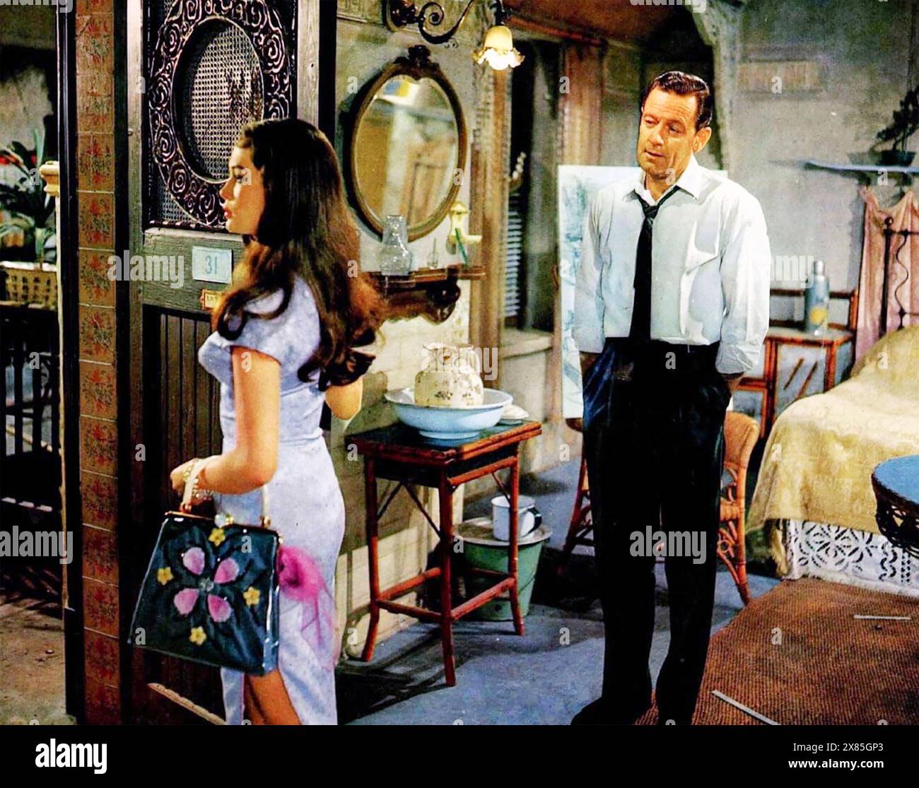 DIE WELT VON SUZIE WONG 1960 Paramount Pictures Film mit Nancy Kwan als Suzie Wong und William Holden als Robert Lomax Stockfoto