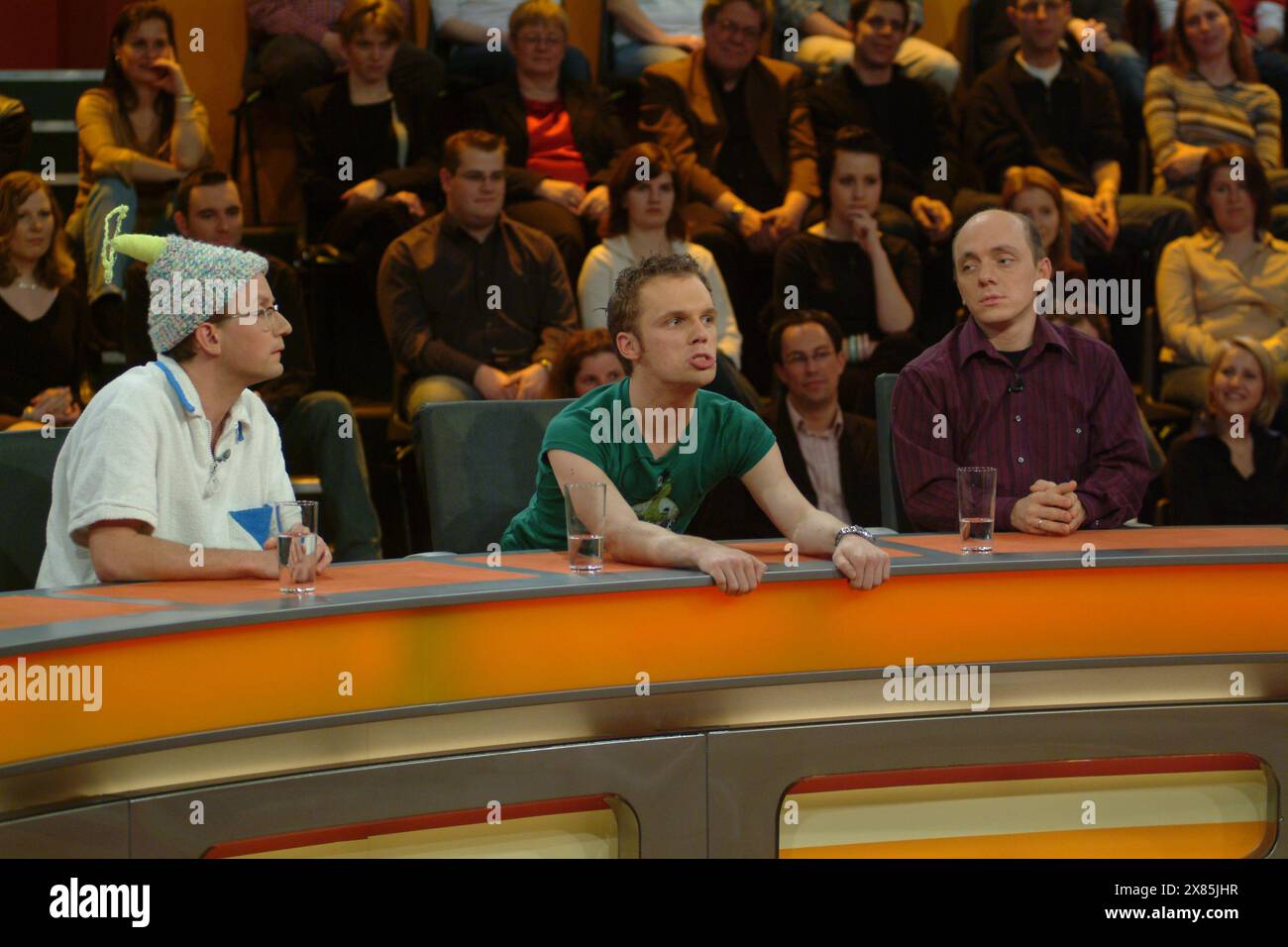 Aufzeichnung einer Folge der für den 8. Mai 2004 angesetzte Comedy Quizshow 'Genial daneben', hier Wigald Boning, Ralf Schmitz und Bernhard Hoecker, Deutschland 2004. Stockfoto