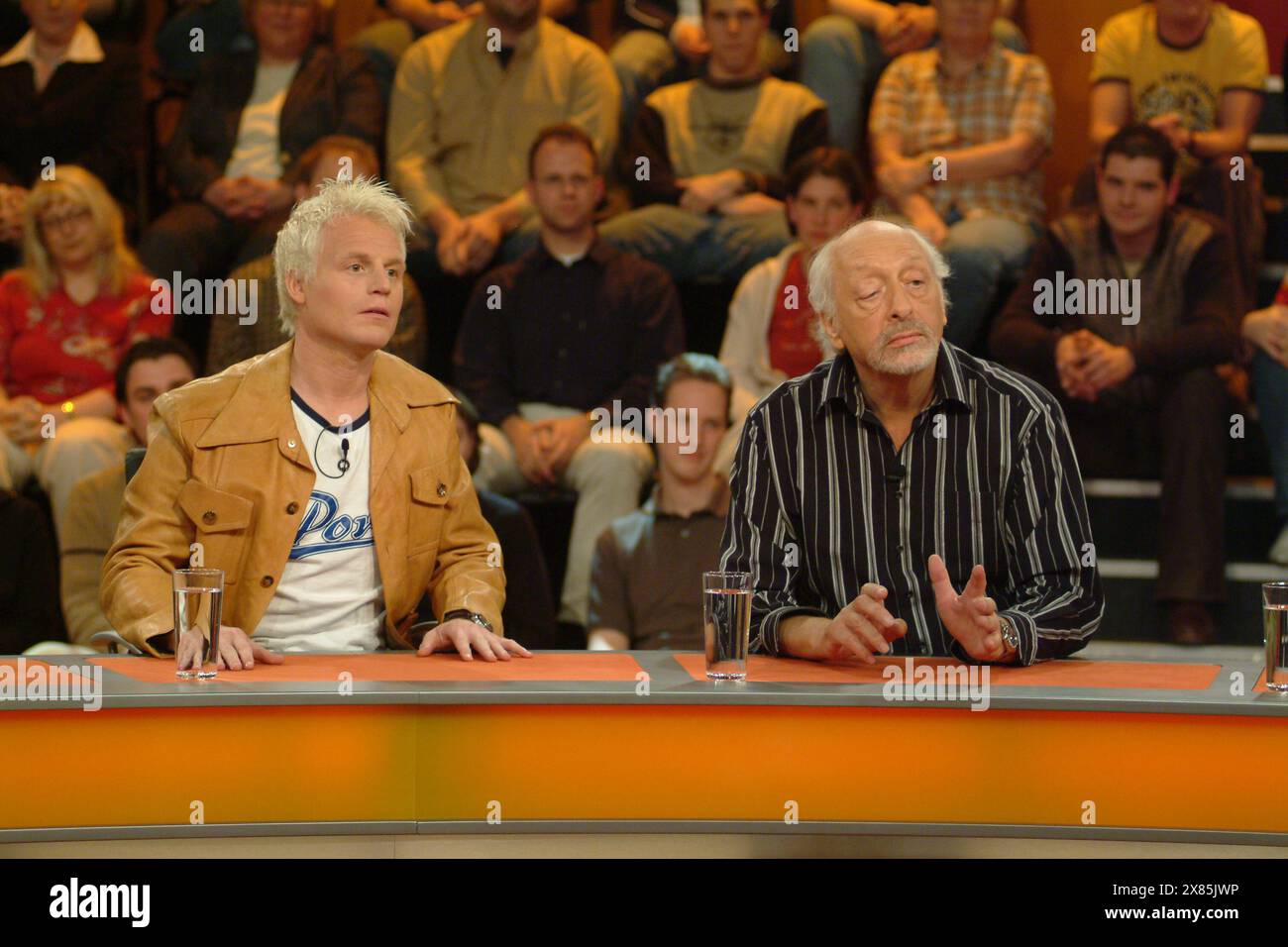 Aufzeichnung einer Folge der für den 29. Mai 2004 angesetzte Comedy Quizshow 'Genial daneben', hier Guido Cantz und Karl Dall, Deutschland 2004. Stockfoto