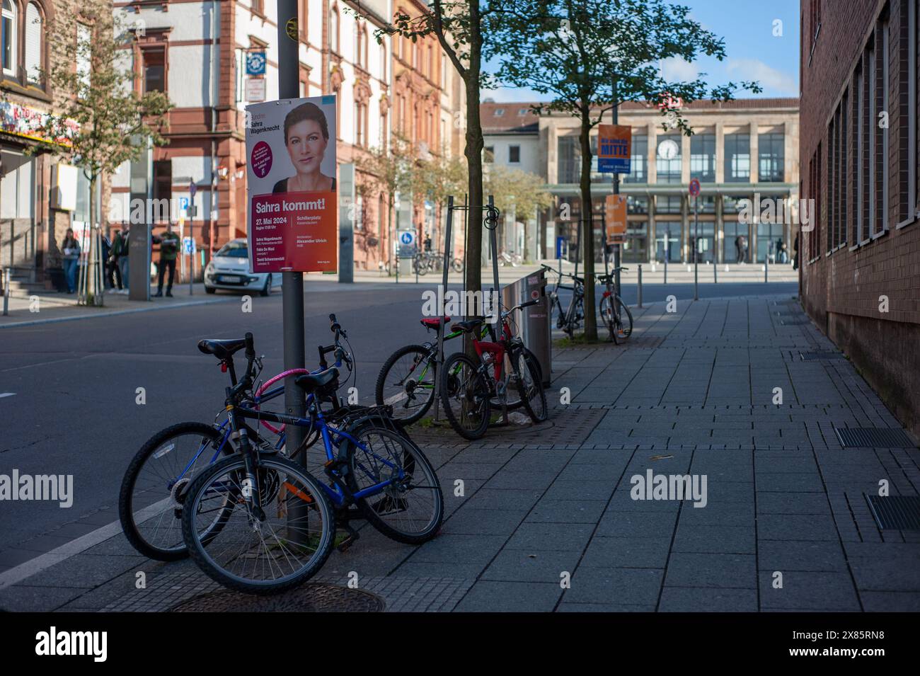 Sahra Wagenknecht (BSW) Wahlkampfplakat kündigt am 27. Mai 2024 eine politische Kundgebung in Kaiserslautern an Stockfoto