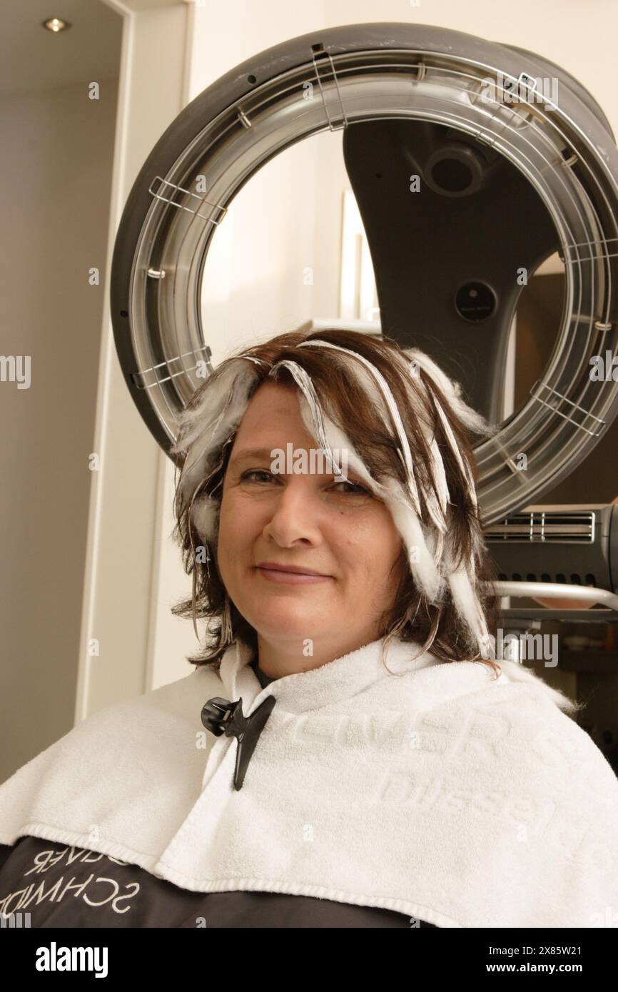 Vorher - nachher, Doku-Soap, Deutschland 2005, heute: Umstyling von Sabine Sanke-Wassermann, hier beim Friseurtermin Stockfoto