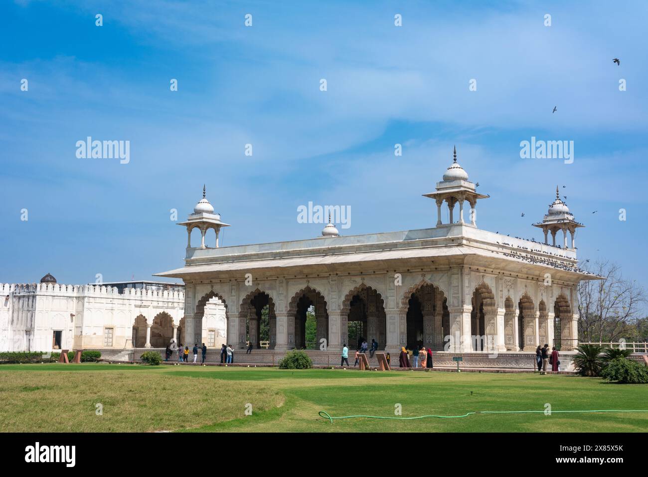 OLD DELHI, INDIEN - 3. NOVEMBER 2022: Diwan-i-Khas, Red Fort, Old Delhi, Indien. UNESCO-Weltkulturerbe Stockfoto