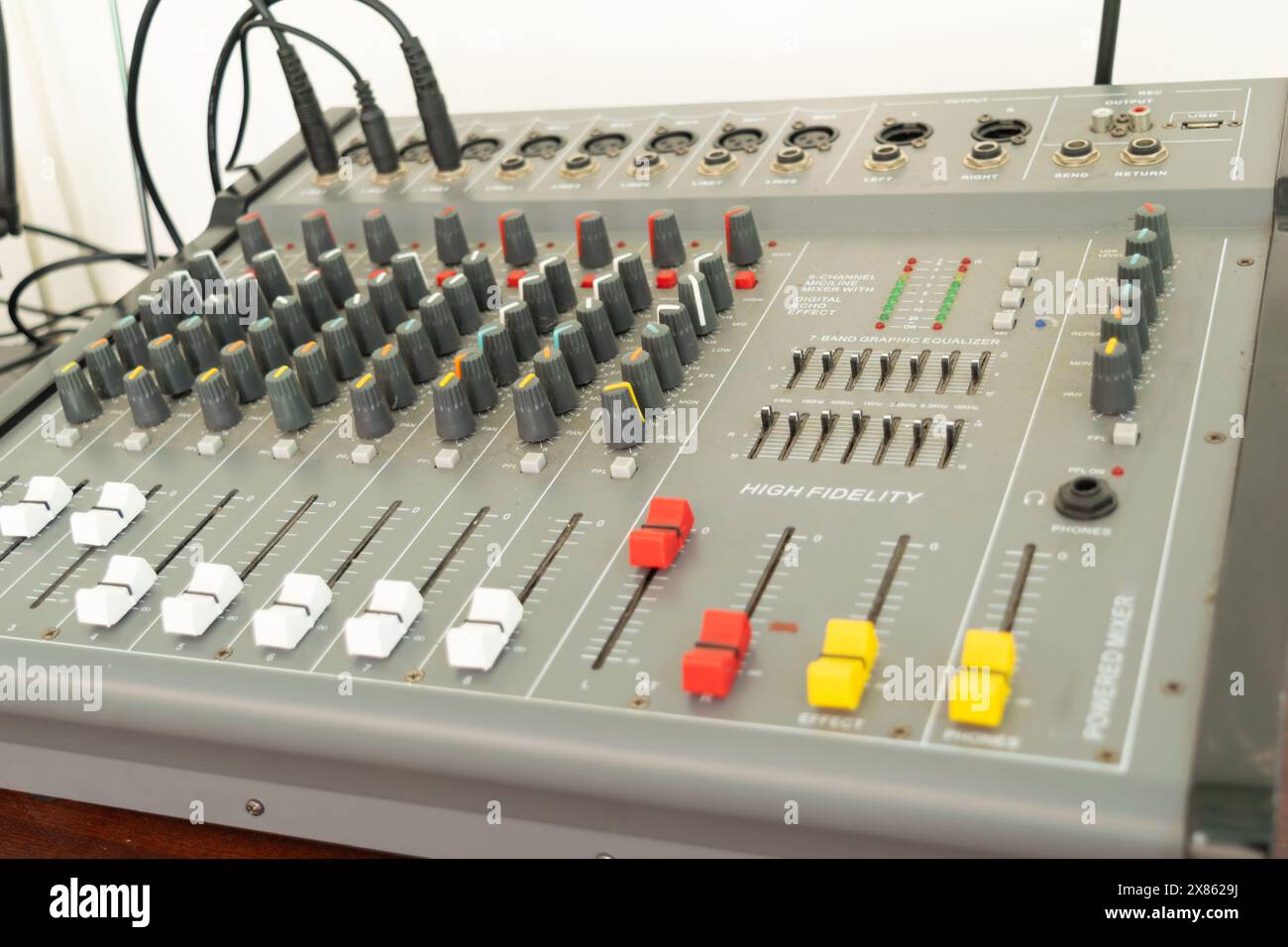 Nahaufnahme der Professional Audio Mixing Console in Studio Stockfoto