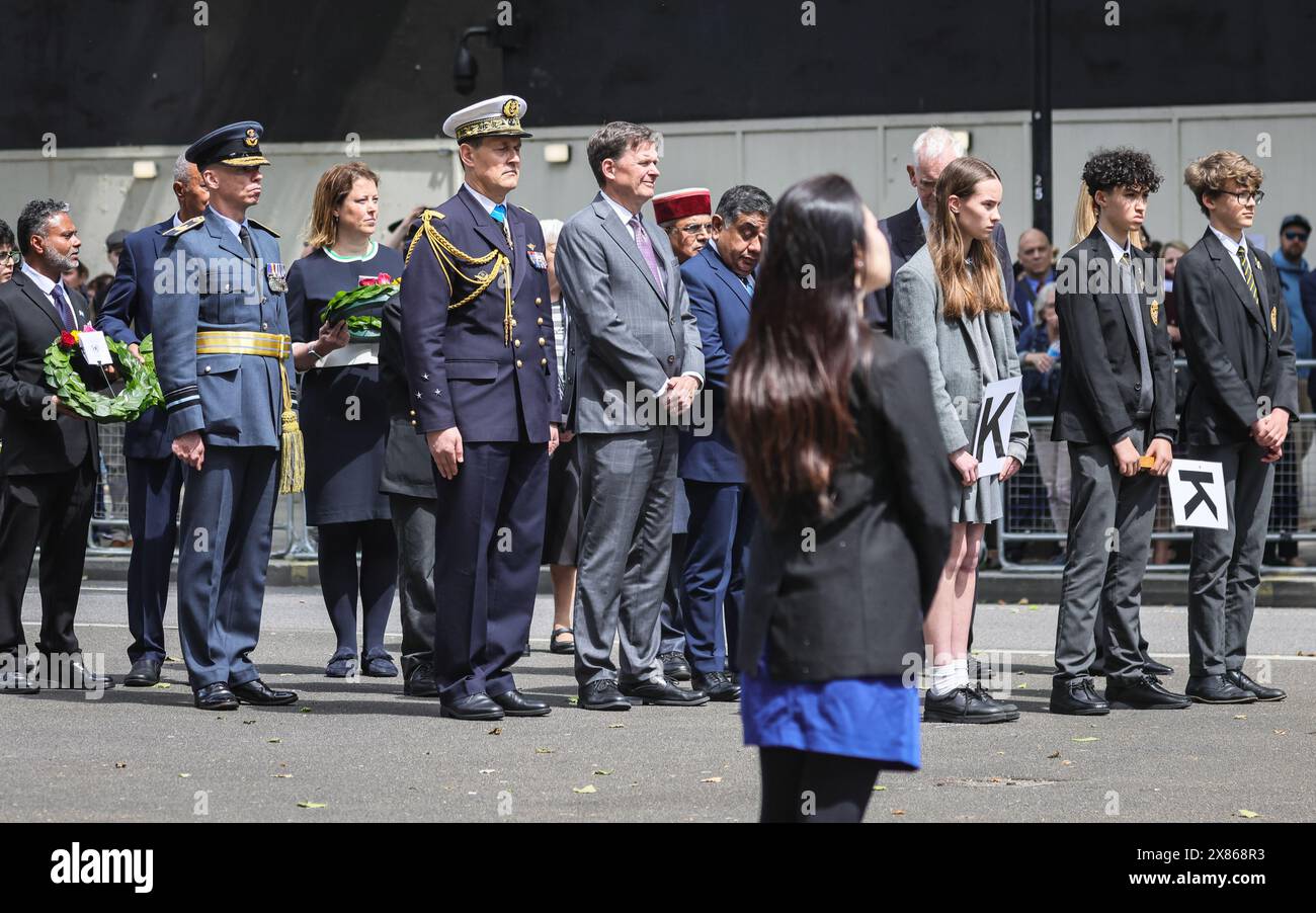 London, Großbritannien. Mai 2024. Die Zeremonie zum UN-Friedenstag (am 23. Mai, am Friedenstag selbst am 29. Mai) findet im Cenotaph in Whitehall statt. Das Personal und die Vertreter des Dienstes respektieren die fast 4400 Friedenssicherungskräfte, die seit 1948 unter der Flagge der Vereinten Nationen ihr Leben verloren haben. Quelle: Imageplotter/Alamy Live News Stockfoto