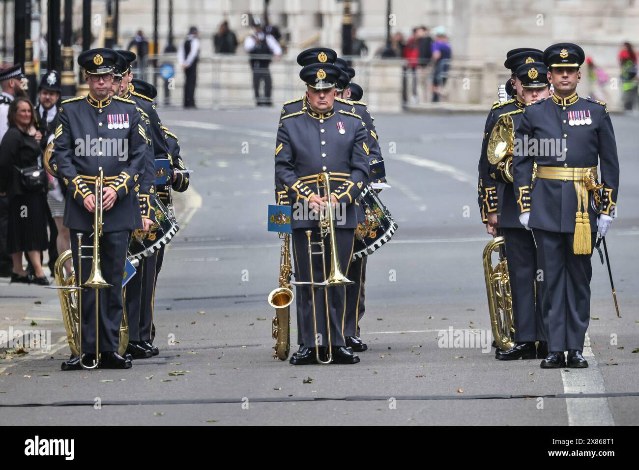 London, Großbritannien. Mai 2024. Die Zeremonie zum UN-Friedenstag (am 23. Mai, am Friedenstag selbst am 29. Mai) findet im Cenotaph in Whitehall statt. Das Personal und die Vertreter des Dienstes respektieren die fast 4400 Friedenssicherungskräfte, die seit 1948 unter der Flagge der Vereinten Nationen ihr Leben verloren haben. Quelle: Imageplotter/Alamy Live News Stockfoto