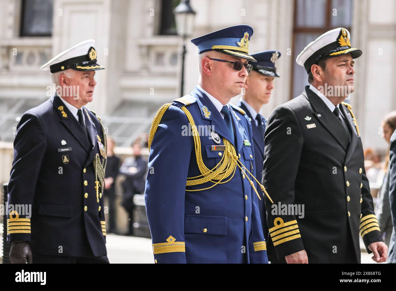 London, Großbritannien. Mai 2024. Die Zeremonie zum UN-Friedenstag (am 23. Mai, am Friedenstag selbst am 29. Mai) findet im Cenotaph in Whitehall statt. Das Personal und die Vertreter des Dienstes respektieren die fast 4400 Friedenssicherungskräfte, die seit 1948 unter der Flagge der Vereinten Nationen ihr Leben verloren haben. Quelle: Imageplotter/Alamy Live News Stockfoto
