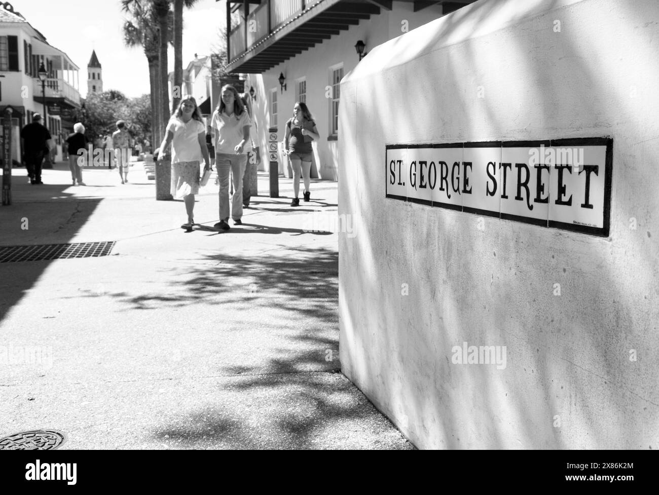 Malerischer Spaziergang bei Sonnenuntergang entlang des Ufers in St. Augustine, Florida, USA. Stockfoto
