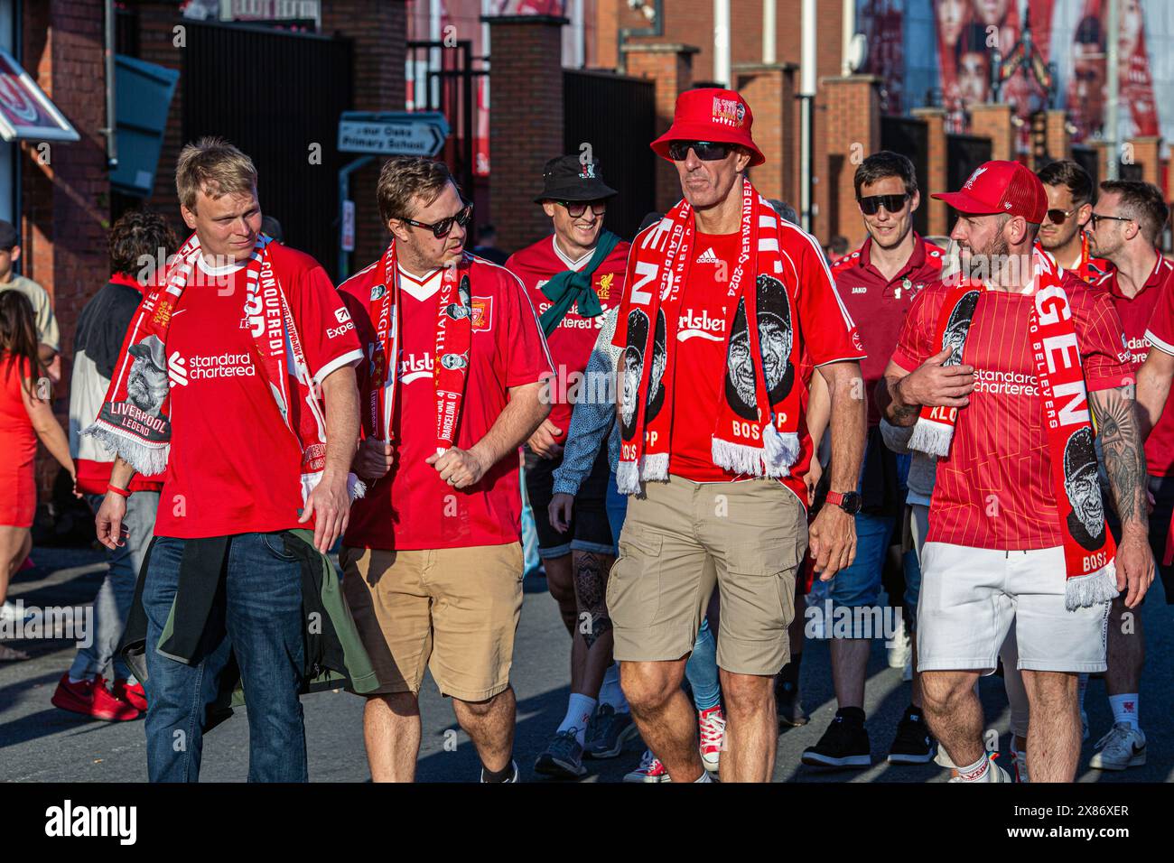 Liverpool Fußballfans in Anfield an einem Spieltag nach dem Spiel , Liverpool , UK . Stockfoto