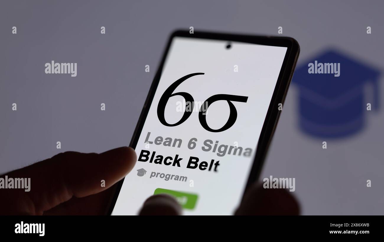 Am 3. Mai 2024 meldet sich ein Schüler für das Six Sigma-Lernprogramm an. 6σ Black Belt Zertifizierung. Stockfoto