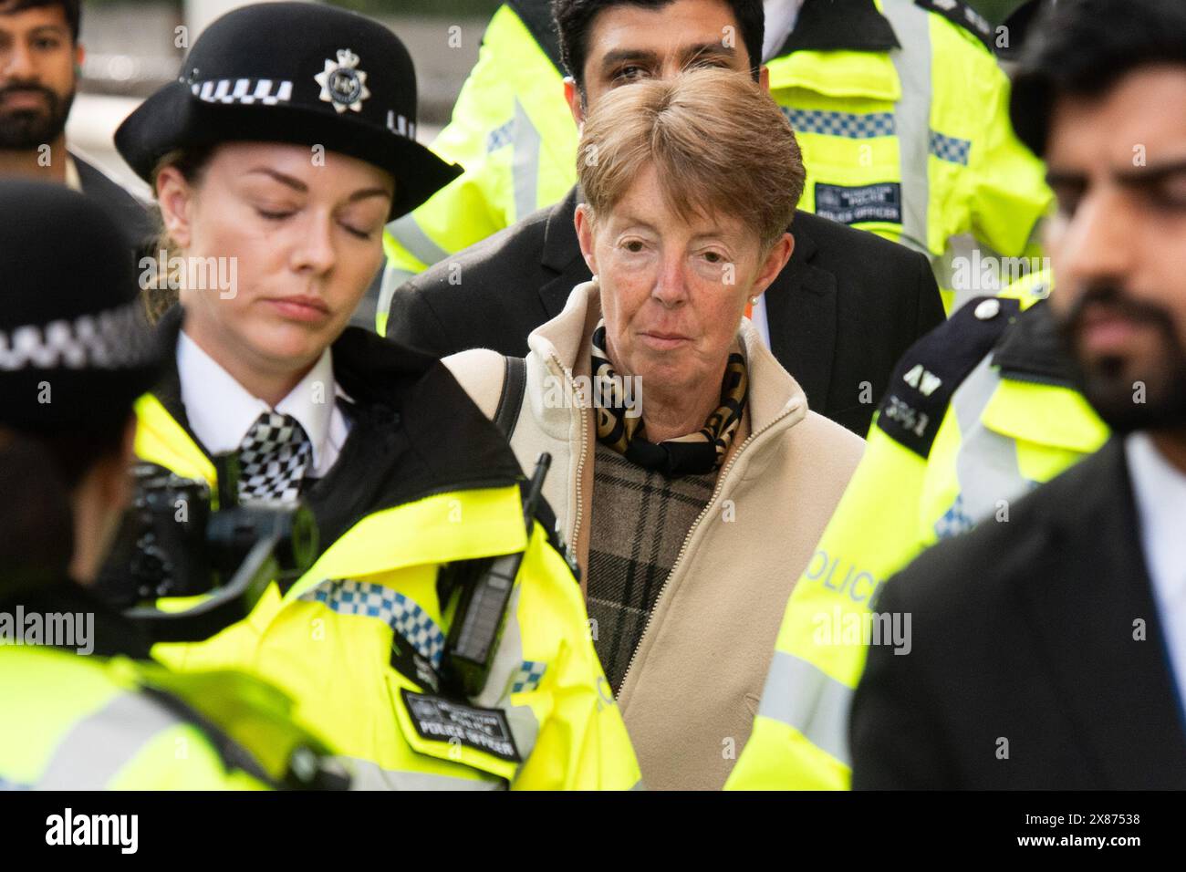 London, Großbritannien. 23. Mai 2024. Paula Vennells – ehemalige Geschäftsführerin der Post Office Ltd. Verlässt die Post Office Inquiry im Aldwych House. Quelle: Justin Ng/Alamy Live News. Stockfoto