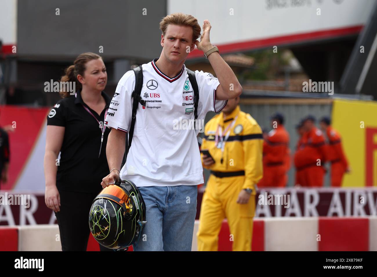 Monaco, Monaco. Mai 2024. Mick Schumacher vom Mercedes AMG Petronas F1 Team sieht sich bei den Vorschauen vor dem Grand Prix von Monaco am 23. Mai 2024 auf dem Circuit de Monaco in Monte-Carlo, Monaco, an. Quelle: Marco Canoniero/Alamy Live News Stockfoto