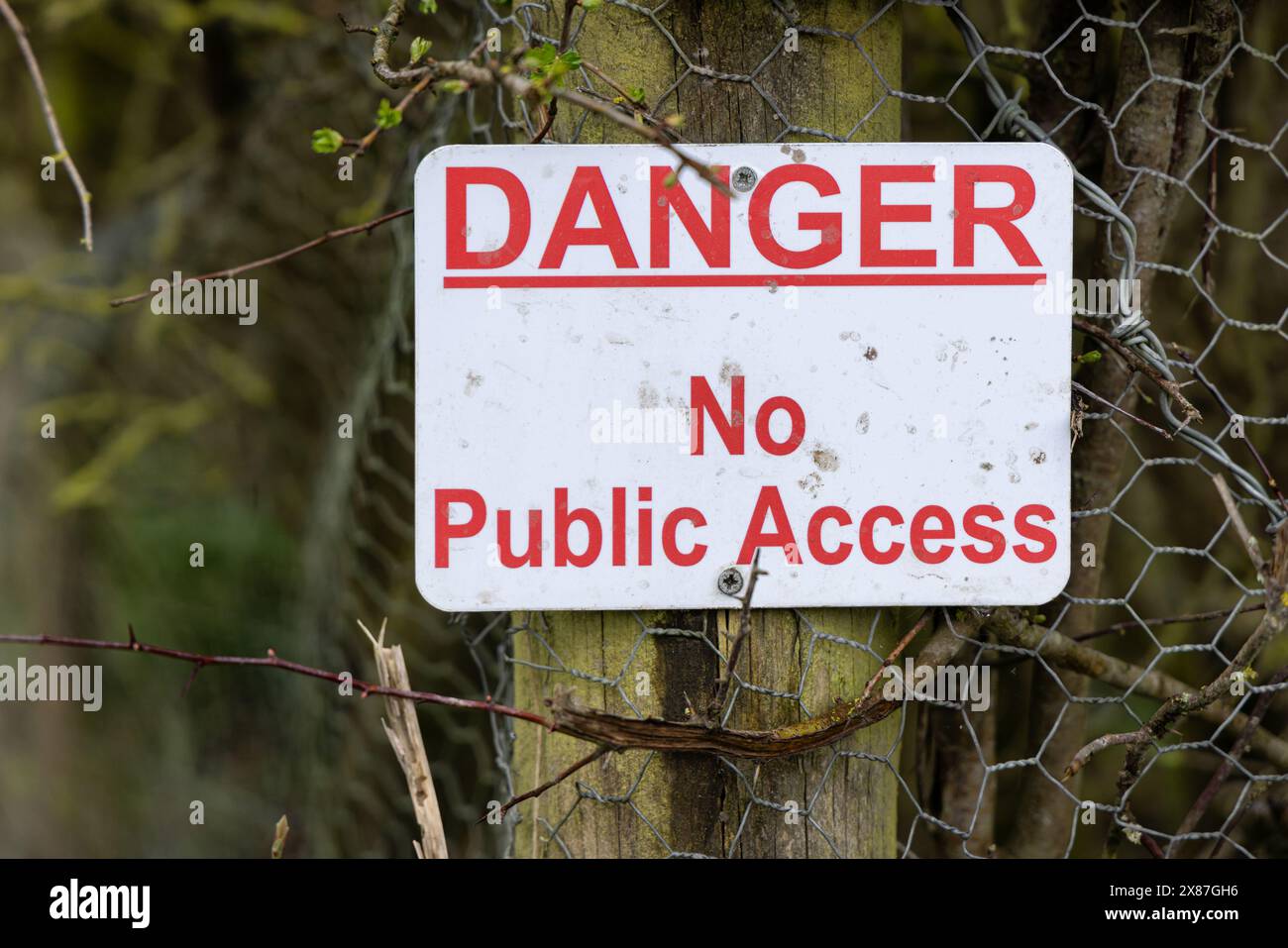 Schild „Gefahr kein öffentlicher Zugang“, Salisbury Plain, Wiltshire, England, Großbritannien Stockfoto