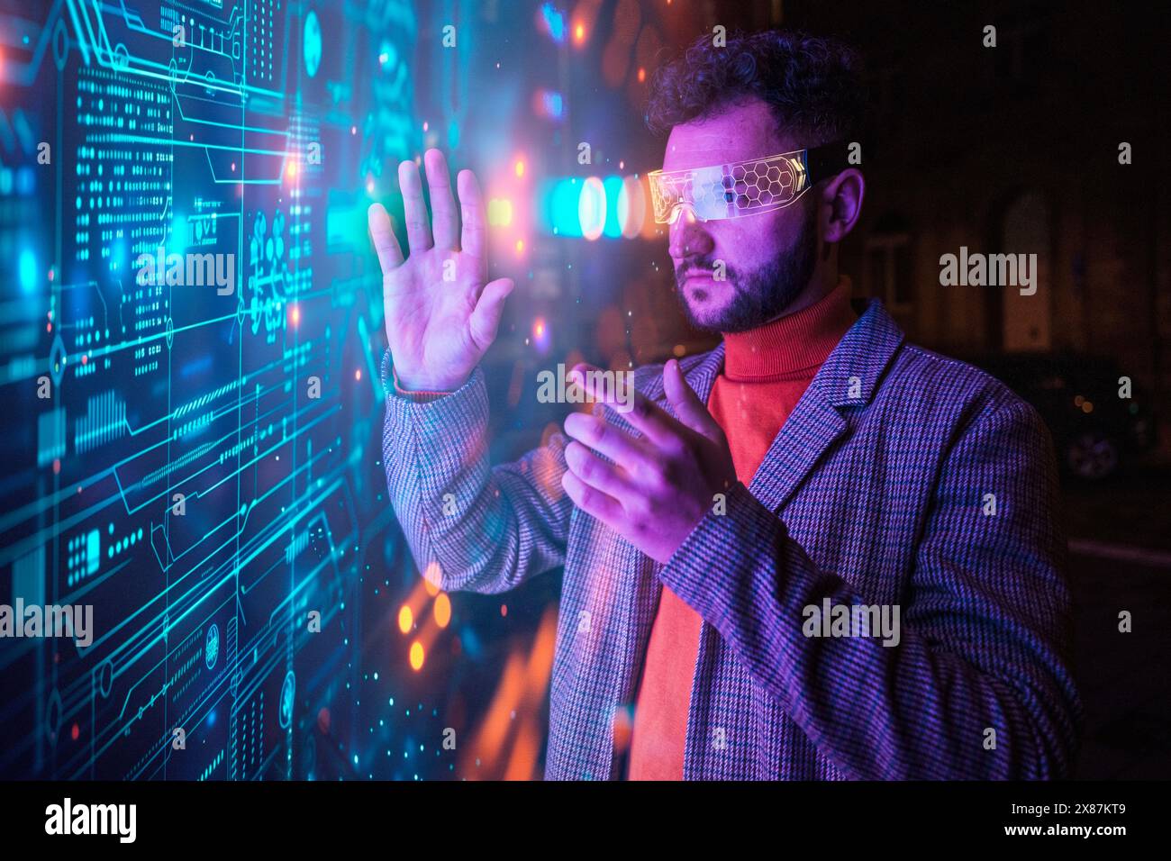Entwickeln Sie Gesten mit einer intelligenten Brille und untersuchen Sie Big Data Stockfoto