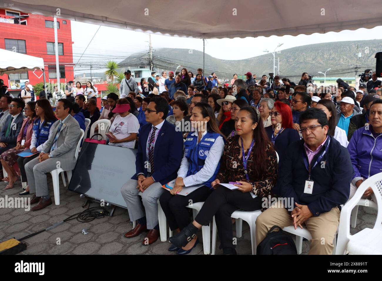 COVID-19-IMPFKAMPAGNE San Antonio de Pichincha, Donnerstag, 23. Mai 2024 Gesundheitsminister Franklin Encalada, hat im Gesundheitszentrum von San Antonio de Pichincha in einem gefährdeten Staat die Impfkampagne gegen den modernen COVID-19-Impfstoff für ältere Menschen, Kinder, Polizei, Gesundheitspersonal unter anderem gestartet. Kinder, Polizisten, Gesundheitspersonal unter anderem, im Gesundheitszentrum von San Antonio de Pichincha Fotos Rolando Enriquez API San Antonio Pichincha Ecuador HTH COVID 19 IMPFKAMPAGNE 13d2d1a681b3747a7dd59342b65841c2 Copyright: xROLANDOxENRIQUEZx Stockfoto