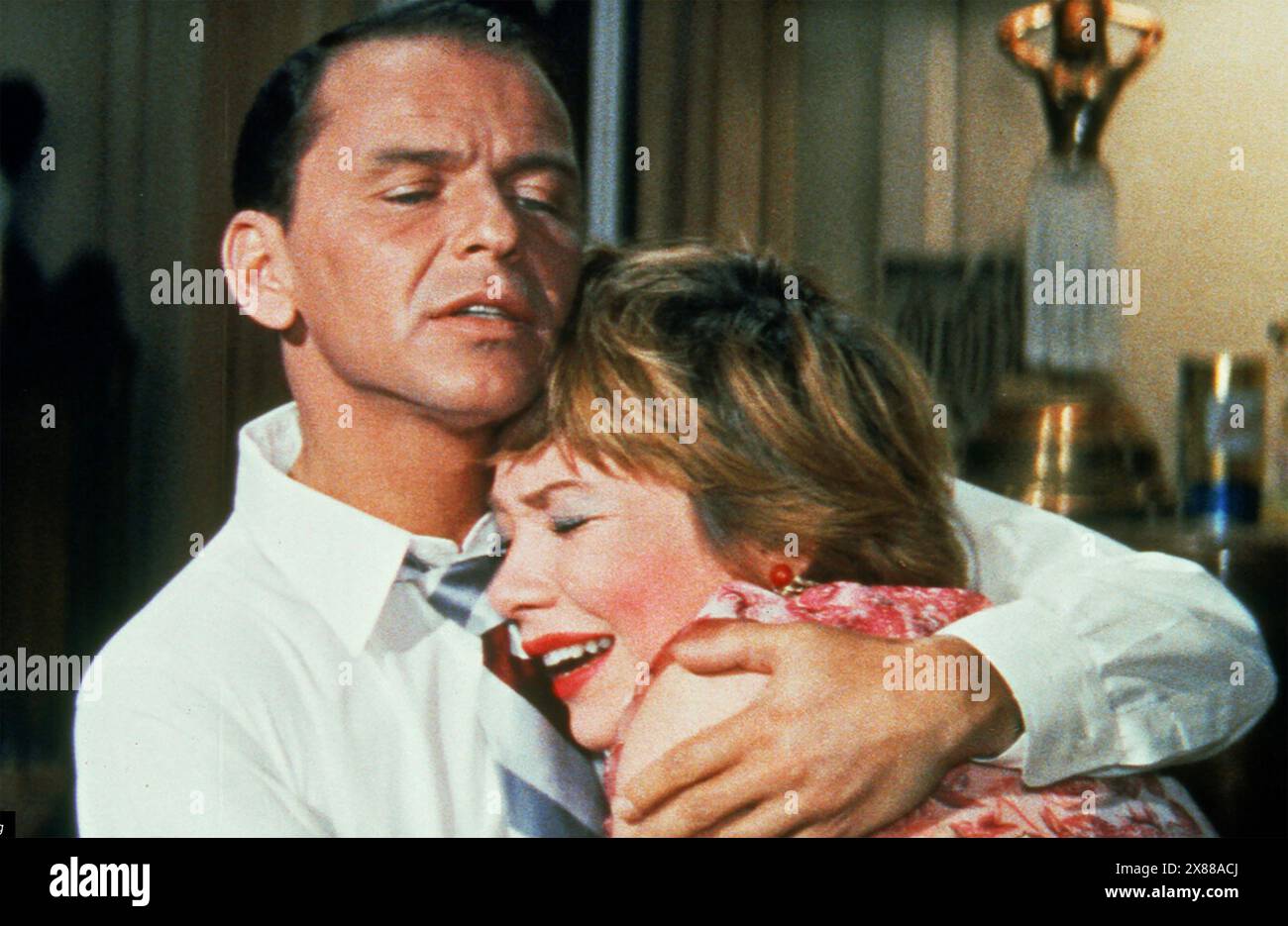 EINIGE KAMEN 1958 mit Frank Sinatra als Dave Hirsh und Shirley MacLaine als Ginny Moorhead Stockfoto