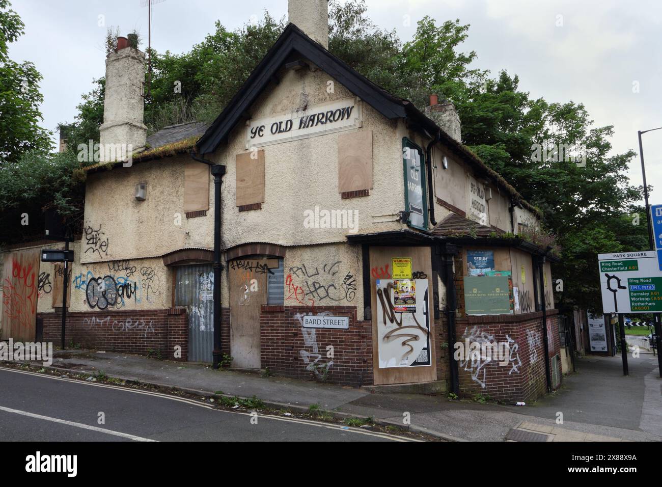 The YE Old Harrow ist ein geschlossener Pub in der Nähe des Stadtzentrums von Sheffield, England, Großbritannien Stockfoto