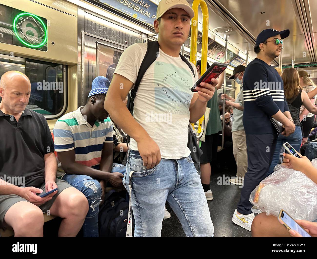 NYC Pendler fahren am Ende des Tages mit der U-Bahn nach Hause Stockfoto