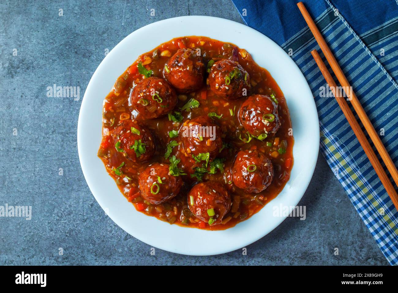 Köstliches indochinesisches Essen „Gemüse Mandschurei“. Aus Kohl und Gemüse. Stockfoto