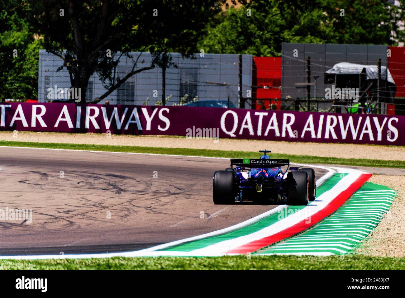 Daniel Ricciardo (3), australischer Fahrer des Formel-1-Teams, tritt während des freien Trainings beim Formel-1-MSC-Cruises Grand Prix von Made in Italy und Emilia Romagna an. Stockfoto