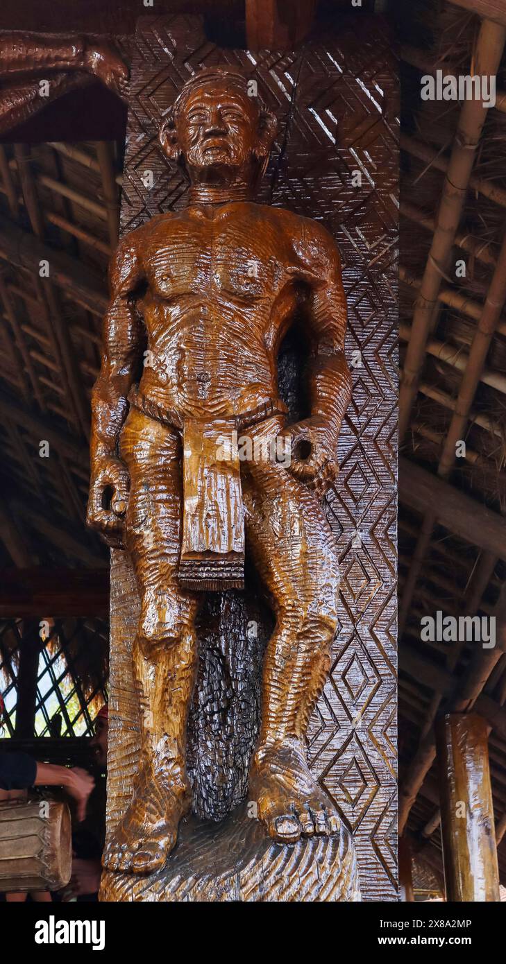 Statue des Stammes auf der Hütte, Hornbill Festival, Kisama Heritage Village, Nagaland, Indien Stockfoto