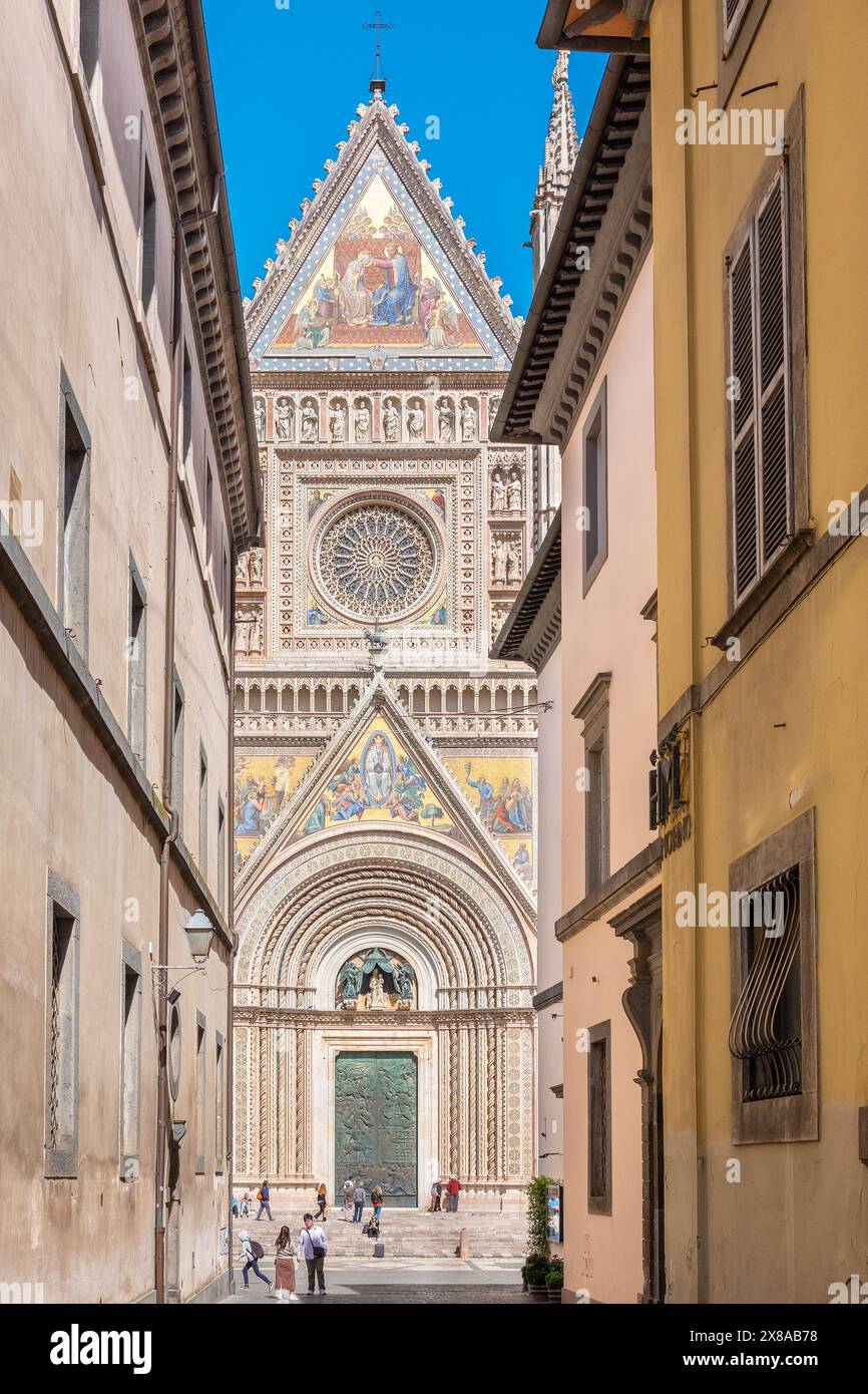 Blick auf die majestätische Fassade von Orvieto Cathedral di Santa Maria Assunta. Orvieto, Umbrien, Italien Stockfoto