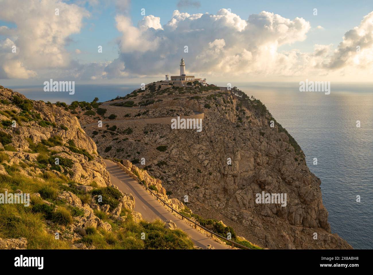 Leuchtturm Cap de Formentor Morgenwolken, Insel Mallorca, Balearen, Spanien Stockfoto