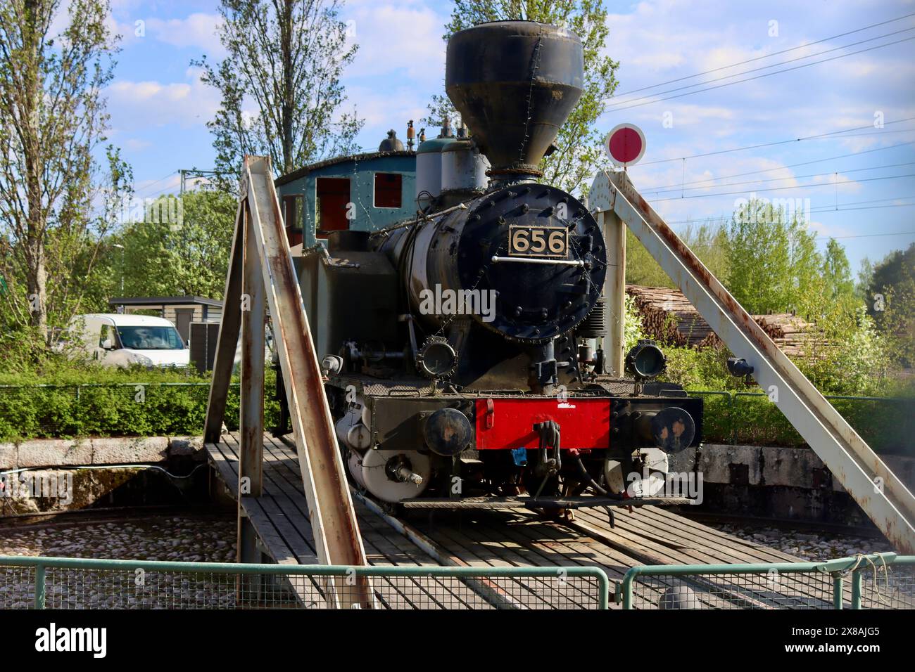 Alte Lokomotive im Veturitalli Kunstmuseum in Salo, Finnland Stockfoto