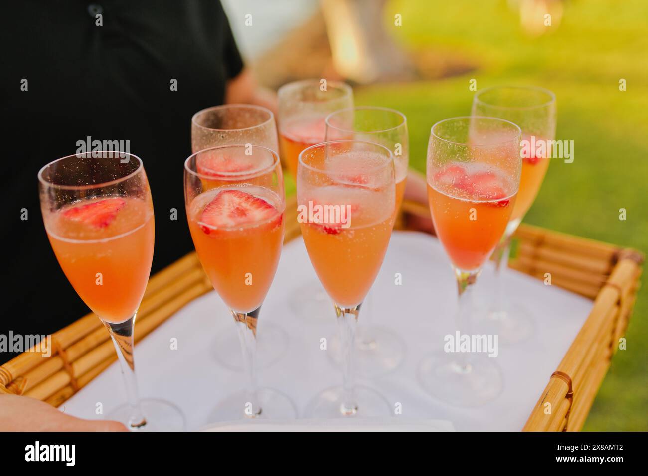 ErdbeerChampagnerflocken beim Tropical Evening Event Stockfoto