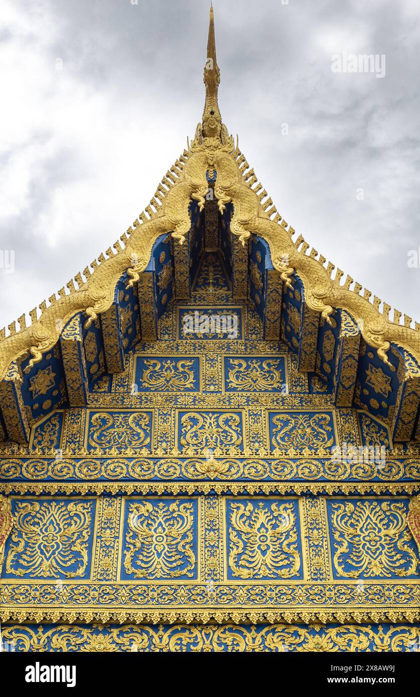 Wanddekoration am berühmten Blauen Tempel von Chiang Rai, Thailand Stockfoto