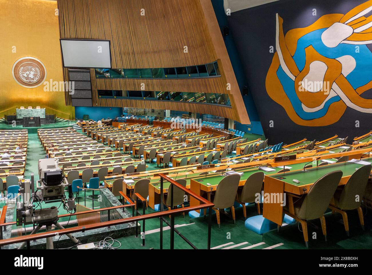 New York City, NY, USA, Touristen, die Kunst besuchen, Wandgemälde, in der Halle der Vereinten Nationen Stockfoto