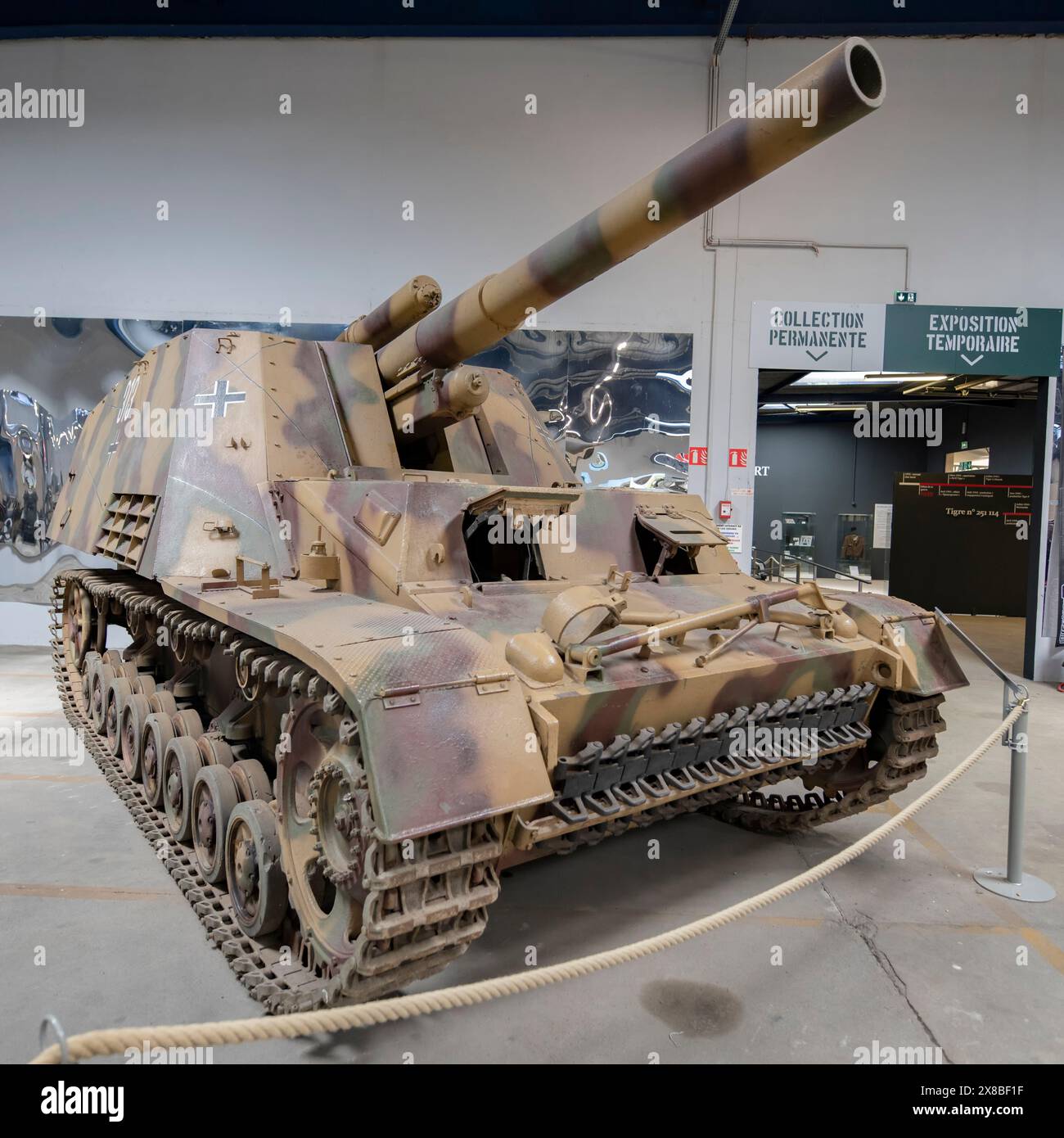 Hummel im Museum für gepanzerte Fahrzeuge in Saumur, Frankreich Stockfoto