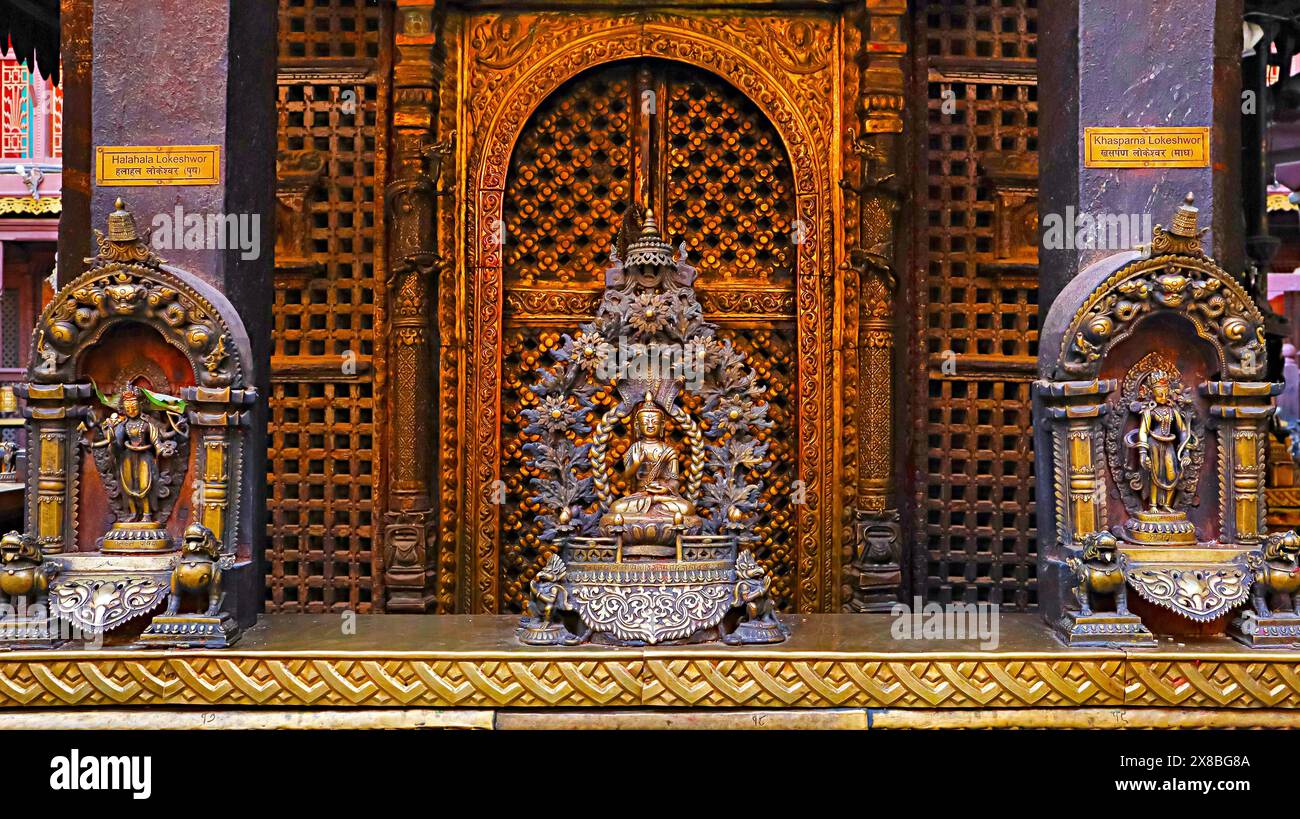 Statue des Buddha, Hiranya Varna Mahavihar, Goldener Tempel, Patan, Kathmandu, Nepal. Stockfoto