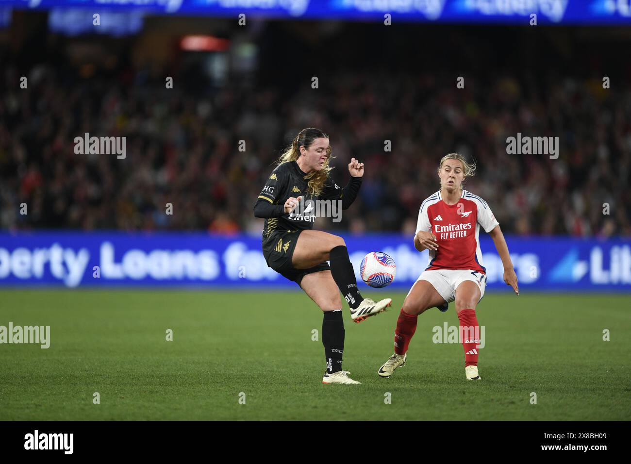 MELBOURNE, AUSTRALIEN. 24. Mai 2024. Im Bild: Wellington Phoenix Defender Micheala Foster (links) und Victoria Pelova of Arsenal (rechts) während der Global Football Week Freundschaftsspiele zwischen dem englischen Verein Arsenal WFC und den australischen ALeague Allstars im Marvel Stadium in Melbourne, Australien. Quelle: Karl Phillipson/Alamy Live News Stockfoto