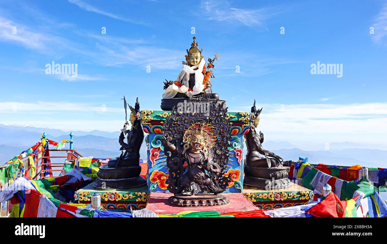 Statue von Samudruptse auf dem Turm, Sailung, Nepal. Stockfoto