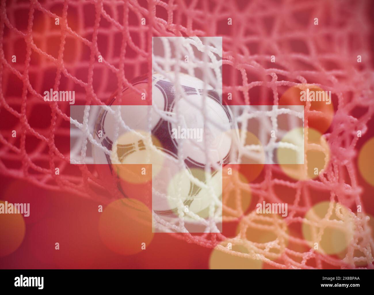 Fußball mit der Nationalflagge der Schweiz. Stockfoto
