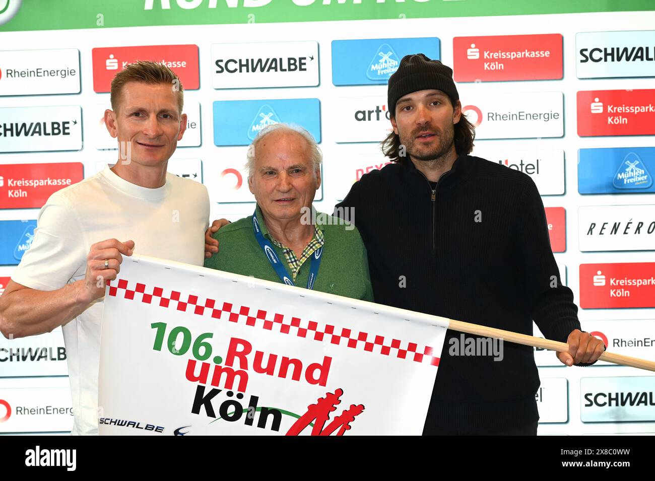 Köln, Deutschland. Mai 2024. Der Radfahrer Andre Greipel, der ehemalige Veranstalter Artur Tabat und der Radfahrer Rick Zabel, l-r, auf der Pressekonferenz des Radklassikers rund um Köln, die dieses Jahr zum 106. Mal stattfindet. Quelle: Horst Galuschka/dpa/Alamy Live News Stockfoto